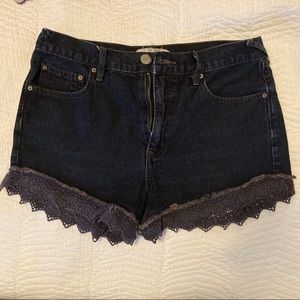 Shorts with lace trim